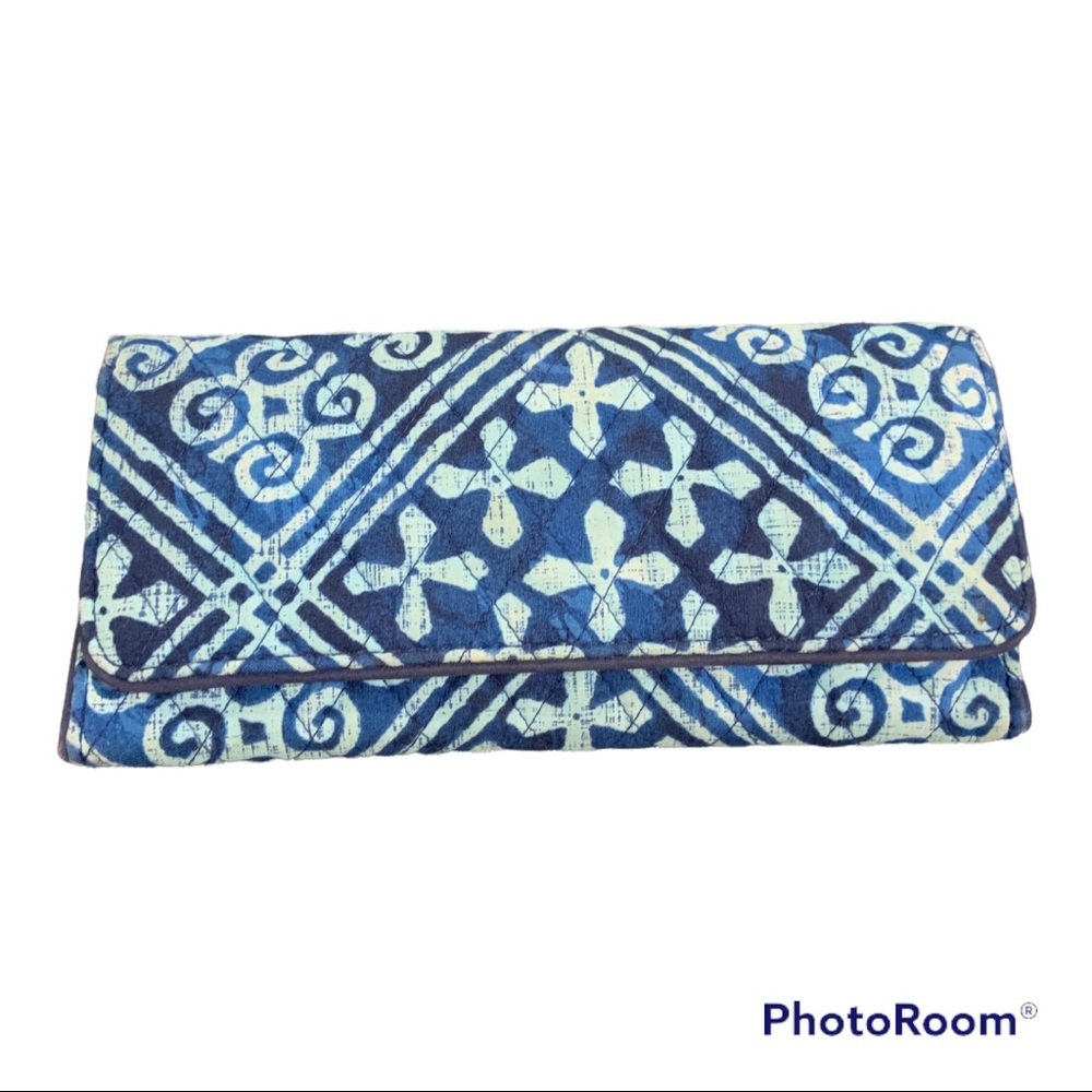 Vera Bradley Trifold Wallet Cuban Tiles Blue Quilted Cotton Magnetic 15707-G03 - Picture 1 of 6